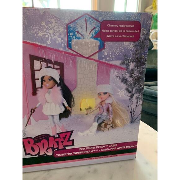 NIB Bratz Pink Winter Dream Cabin - Picture 9 of 10